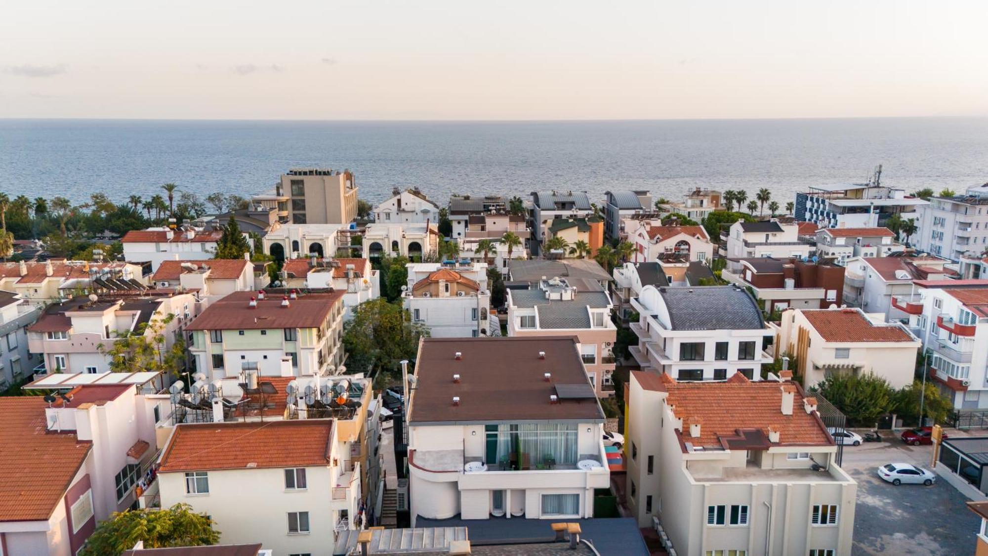 Luff Living - Adult Only Hotel