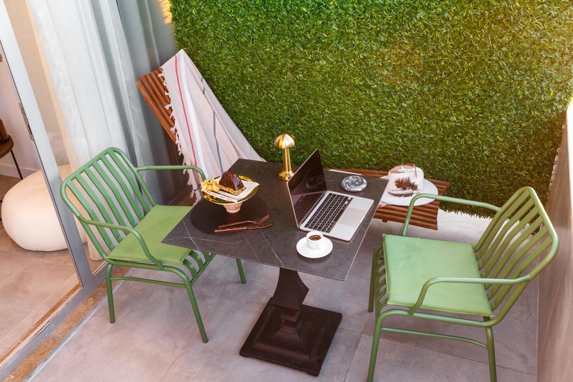 Luff Living - Adult Only Hotel